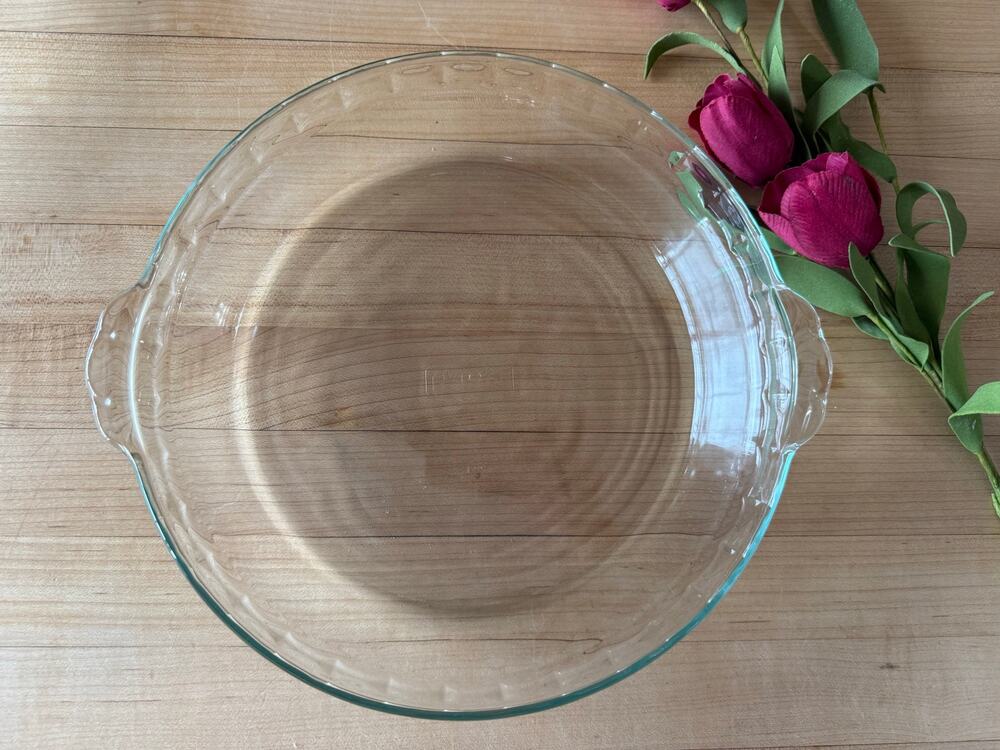Pyrex Scalloped Edge Glass Pie Plate Y2K USA